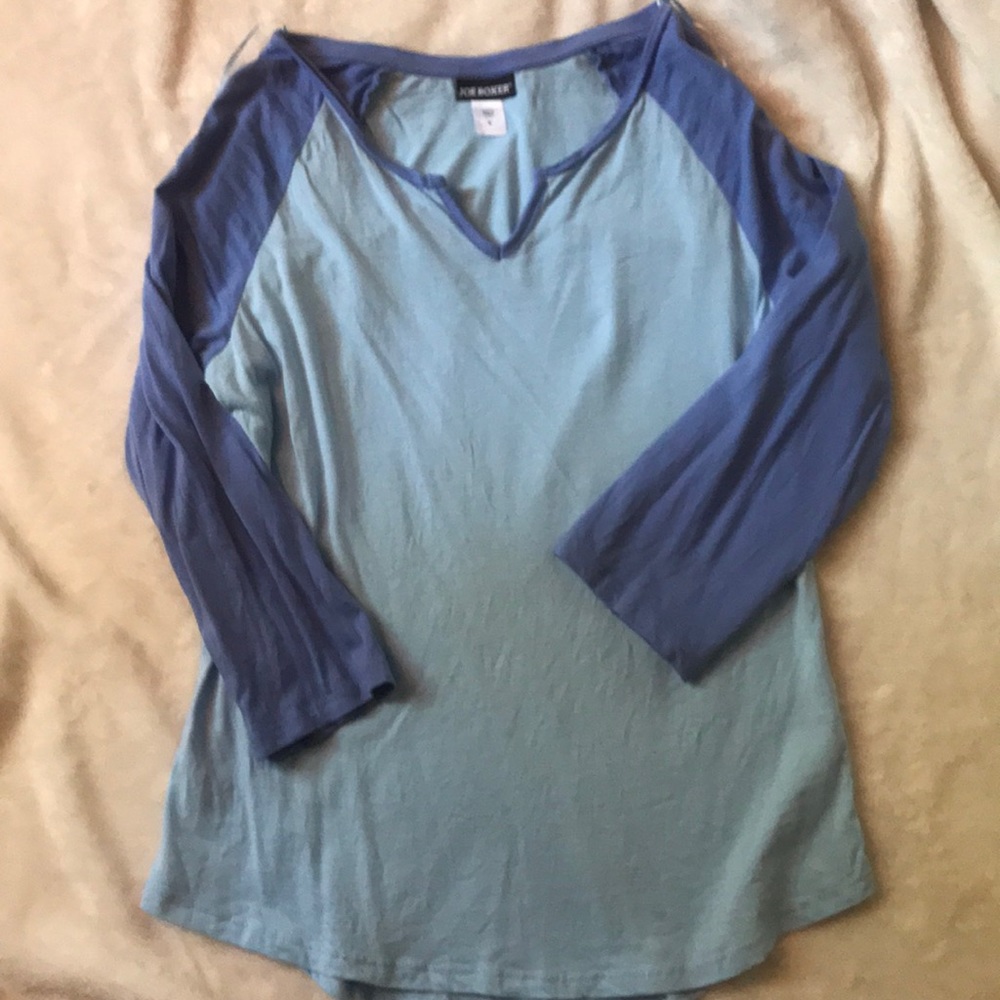 Two-toned 3/4 sleeve tee